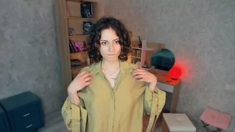Snapshot of secret_des1res chatting on 05/16/26, 10:36 Mia online show from 05/16/26, 10:36