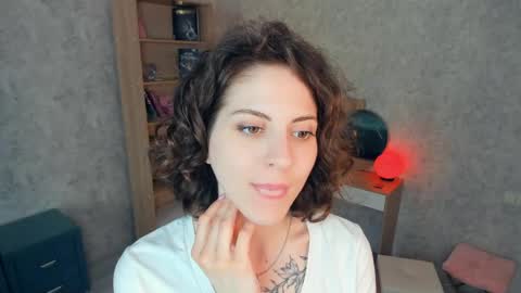 Snapshot of secret_des1res chatting on 05/17/26, 05:38 Mia online show from 05/17/26, 05:38