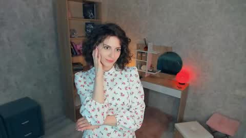 Snapshot of secret_des1res chatting on 05/18/26, 07:36 Mia online show from 05/18/26, 07:36