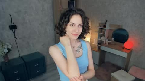 Snapshot of secret_des1res chatting on 05/27/26, 06:32 Mia online show from 05/27/26, 06:32