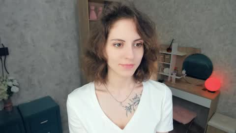Snapshot of secret_des1res chatting on 05/29/26, 05:49 Mia online show from 05/29/26, 05:49