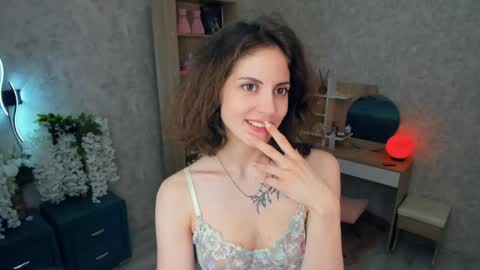 Snapshot of secret_des1res chatting on 06/05/26, 06:52 Mia online show from 06/05/26, 06:52