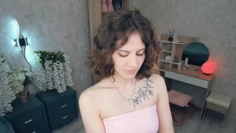Snapshot of secret_des1res chatting on 06/10/26, 05:28 Mia online show from 06/10/26, 05:28