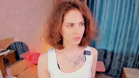 Snapshot of secret_des1res chatting on 06/18/26, 05:41 Mia online show from 06/18/26, 05:41