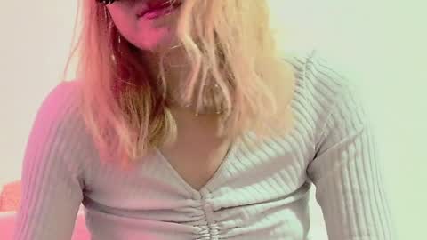 Snapshot of secretanni chatting on 12/08/24, 10:41 Anni online show from 12/08/24, 10:41