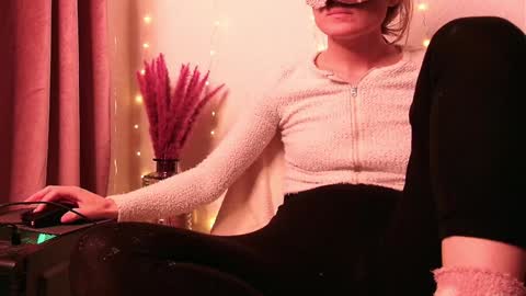 Snapshot of secretanni chatting on 01/02/25, 07:18 Anni online show from 01/02/25, 07:18