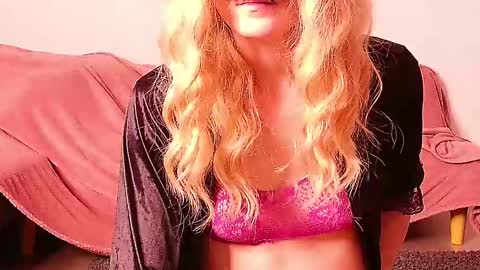 Snapshot of secretanni chatting on 02/16/25, 04:09 Anni online show from 02/16/25, 04:09