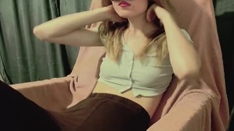 Snapshot of secretanni chatting on 10/14/25, 01:50 Anni online show from 10/14/25, 01:50