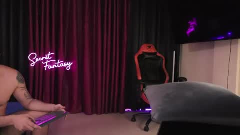 Kiki and Max online show from 07/05/26, 04:19