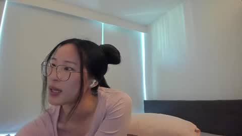 Snapshot of secretgirlfriendxo chatting on 06/18/26, 11:09 Angela online show from 06/18/26, 11:09