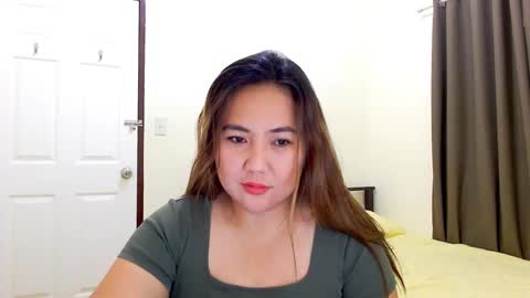 Snapshot of secretlover010101 chatting on 12/17/24, 02:12 MILAN online show from 12/17/24, 02:12