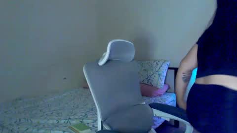 Snapshot of secretlover010101 chatting on 05/16/26, 06:43 MILAN online show from 05/16/26, 06:43