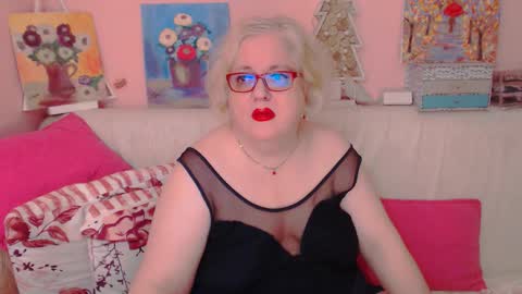 Snapshot of secretloverbbw chatting on 10/28/25, 09:06 Alice online show from 10/28/25, 09:06