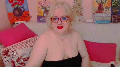 Snapshot of secretloverbbw chatting on 11/22/25, 02:05 Alice online show from 11/22/25, 02:05