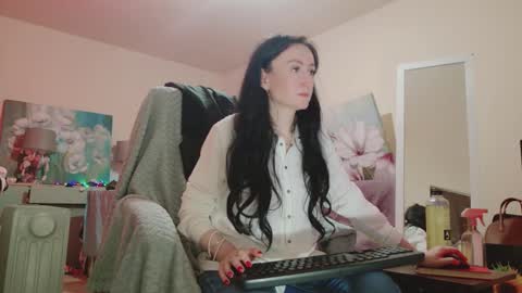 Snapshot of secretmistress01 chatting on 02/08/26, 10:40 Mariot Mery for short ..never call me PET NAMES in FREECHAT mom momy baby or sweety online show from 02/08/26, 10:40