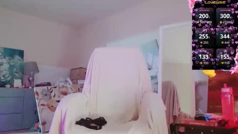 Snapshot of secretmistress01 chatting on 02/27/26, 04:12 Mariot Mery for short ..never call me PET NAMES in FREECHAT mom momy baby or sweety online show from 02/27/26, 04:12