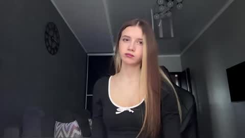 Nika online show from 04/23/26, 10:03