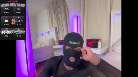 Snapshot of secretos_xxx chatting on 10/31/25, 09:27 secretos_xxx online show from 10/31/25, 09:27