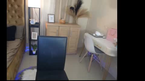 Snapshot of secrets_bae chatting on 12/10/24, 03:22 secrets_bae online show from 12/10/24, 03:22