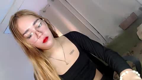 Snapshot of seducing_angela chatting on 10/22/25, 01:28 seducing_angela online show from 10/22/25, 01:28