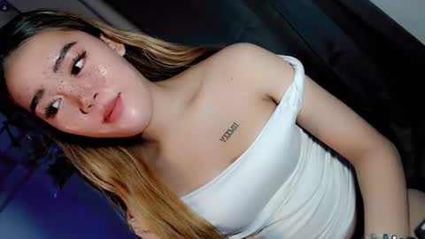 Snapshot of seducing_angela chatting on 02/15/26, 04:47 seducing_angela online show from 02/15/26, 04:47