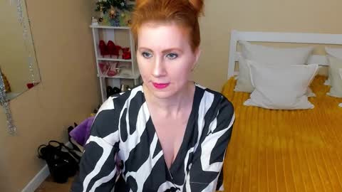 seductive_foxy_ online show from 12/17/25, 07:42