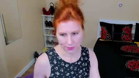 seductive_foxy_ online show from 04/25/26, 11:57