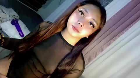 Snapshot of seductive_morena chatting on 12/14/25, 05:29 Im shy online show from 12/14/25, 05:29