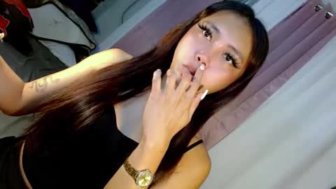 Snapshot of seductive_morena chatting on 12/22/25, 03:53 Im shy online show from 12/22/25, 03:53