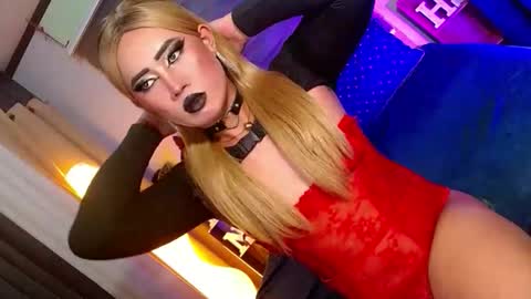 Snapshot of seductive_scarllete chatting on 04/14/26, 05:41 SCARLETTE online show from 04/14/26, 05:41