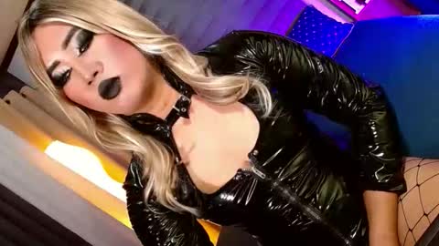 Snapshot of seductive_scarllete chatting on 05/09/26, 05:07 SCARLETTE online show from 05/09/26, 05:07