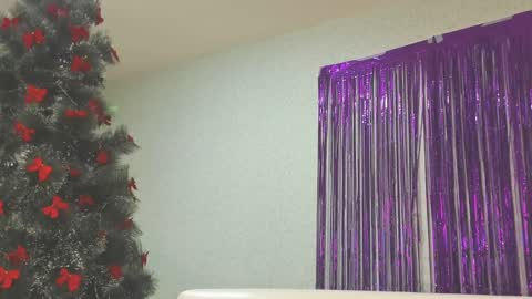 Snapshot of seductive_she_wolf chatting on 12/28/24, 04:52 seductive_she_wolf online show from 12/28/24, 04:52