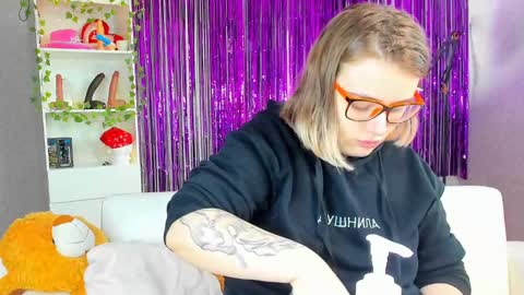 Snapshot of seductive_she_wolf chatting on 02/24/25, 08:27 seductive_she_wolf online show from 02/24/25, 08:27