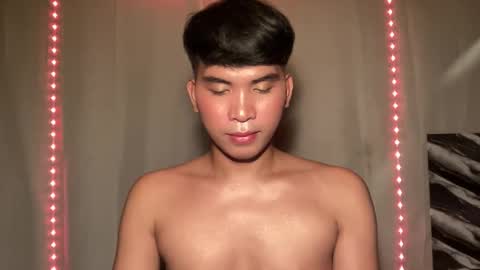 Snapshot of seductive_william chatting on 04/06/26, 02:40 William online show from 04/06/26, 02:40