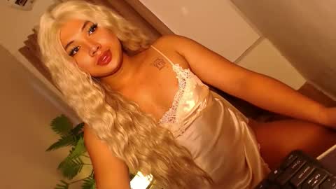 Deluxe online show from 11/21/25, 12:43