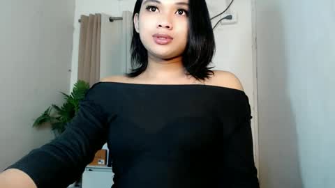 Snapshot of seductivedeluxe69 chatting on 05/15/26, 07:32 Deluxe online show from 05/15/26, 07:32