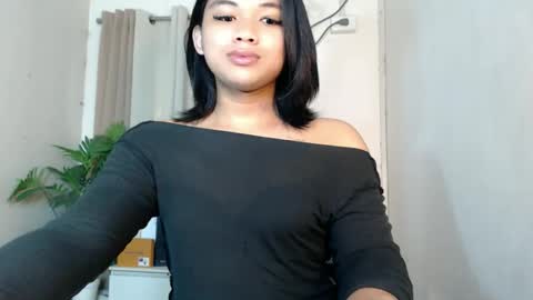Snapshot of seductivedeluxe69 chatting on 05/18/26, 06:30 Deluxe online show from 05/18/26, 06:30