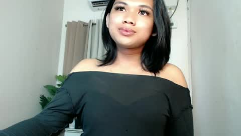 Snapshot of seductivedeluxe69 chatting on 06/22/26, 04:31 Deluxe online show from 06/22/26, 04:31