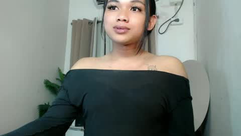 Snapshot of seductivedeluxe69 chatting on 06/30/26, 06:53 Deluxe online show from 06/30/26, 06:53