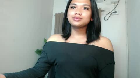 Snapshot of seductivedeluxe69 chatting on 07/18/26, 01:54 Deluxe online show from 07/18/26, 01:54