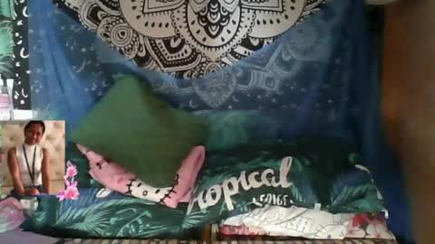Snapshot of seductress_petite chatting on 04/17/26, 10:35 martha online show from 04/17/26, 10:35