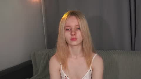 Snapshot of seebunny chatting on 06/15/26, 05:15 See Its honey bunny im Lana online show from 06/15/26, 05:15