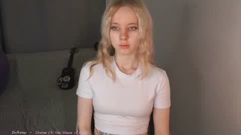 Snapshot of seebunny chatting on 06/26/26, 04:11 See Its honey bunny im Lana online show from 06/26/26, 04:11
