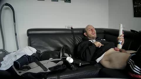 Snapshot of seeebi chatting on 12/08/24, 02:09 Sebastian online show from 12/08/24, 02:09