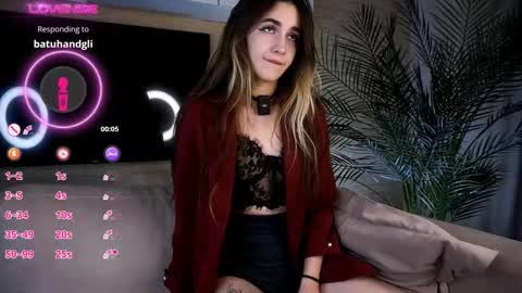 Snapshot of seeeyoubaby chatting on 09/09/25, 04:17 Slavia online show from 09/09/25, 04:17