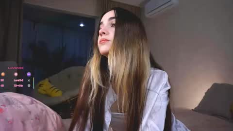 Snapshot of seeeyoubaby chatting on 09/22/25, 04:42 Slavia online show from 09/22/25, 04:42