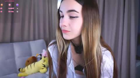 Snapshot of seeeyoubaby chatting on 09/29/25, 04:23 Slavia online show from 09/29/25, 04:23