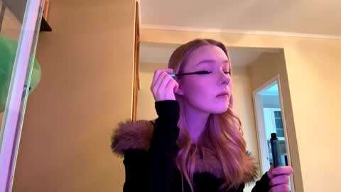 Snapshot of seemabensch chatting on 04/04/26, 02:10 Kristie online show from 04/04/26, 02:10