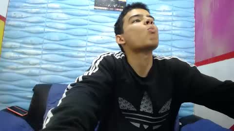 Snapshot of seigfried0 chatting on 02/23/25, 07:17 Seigfried online show from 02/23/25, 07:17