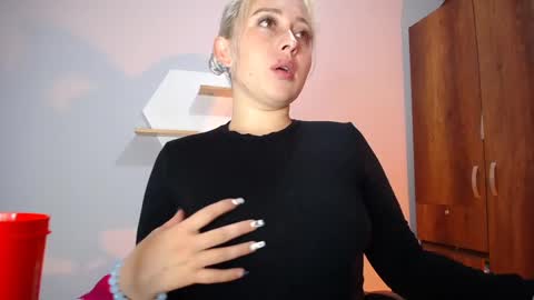 Snapshot of sejmet_5 chatting on 01/09/25, 02:43 Yeyis online show from 01/09/25, 02:43